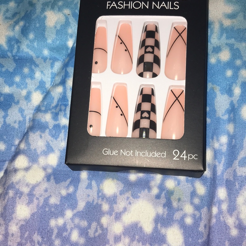 Nail 💅🏼Bundle - Picture 2 of 8